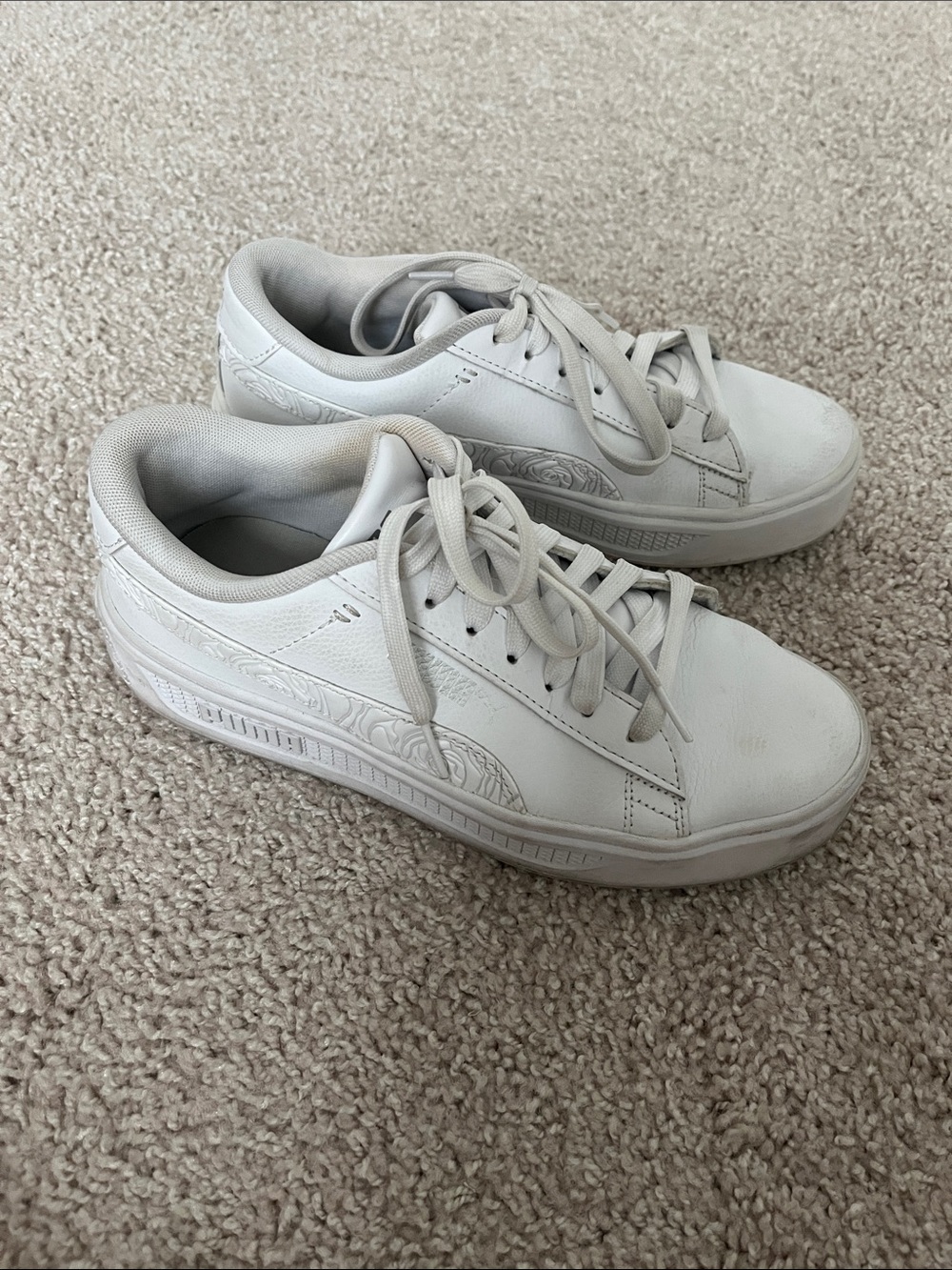 Puma White Low-Top Sneakers with Subtle Embossed Detail size 8
